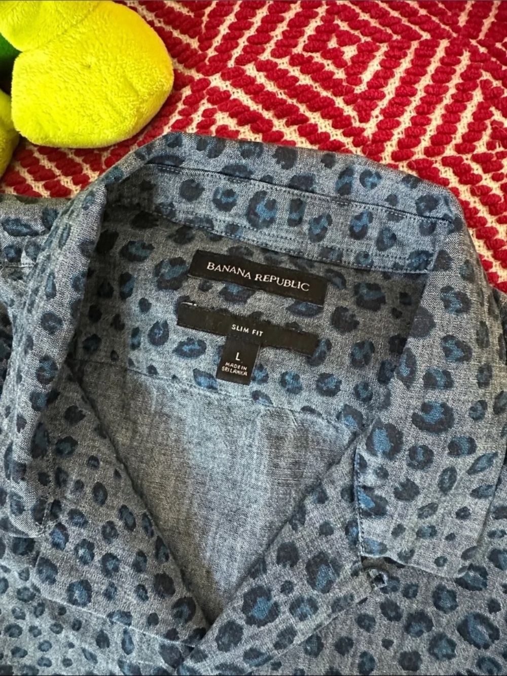 Banana Republic Men's Navy Blue Leopard-Print Slim Fit Button Down Shirt L - Picture 3 of 6
